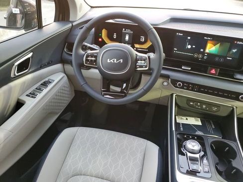New 2026 Kia Carnival EX FWD image 9