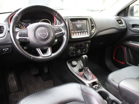 Used 2017 Jeep Compass Trailhawk AWD/4WD image 4