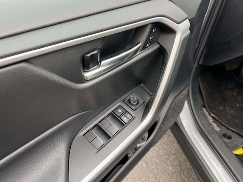 Used 2020 Toyota RAV4 XLE Premium image 16