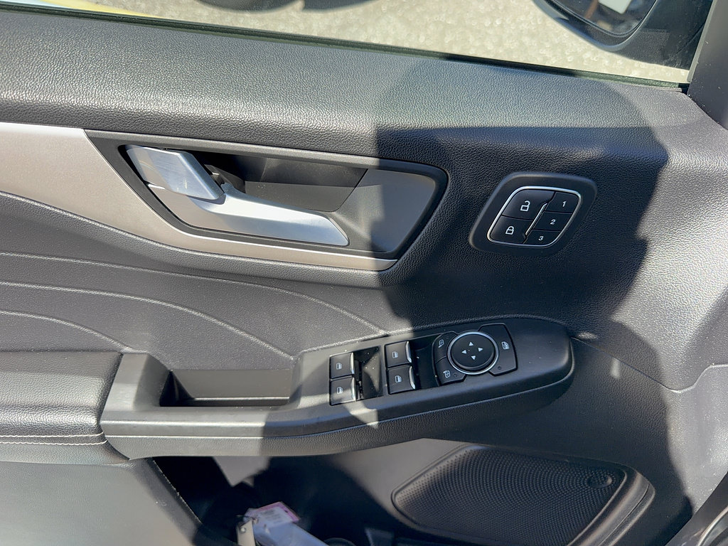 Used 2021 Ford Escape SEL w/ Technology Package FWD image 9