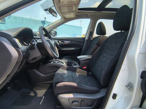 Used 2016 Nissan Rogue SV w/ SV Moonroof Package AWD/4WD image 10