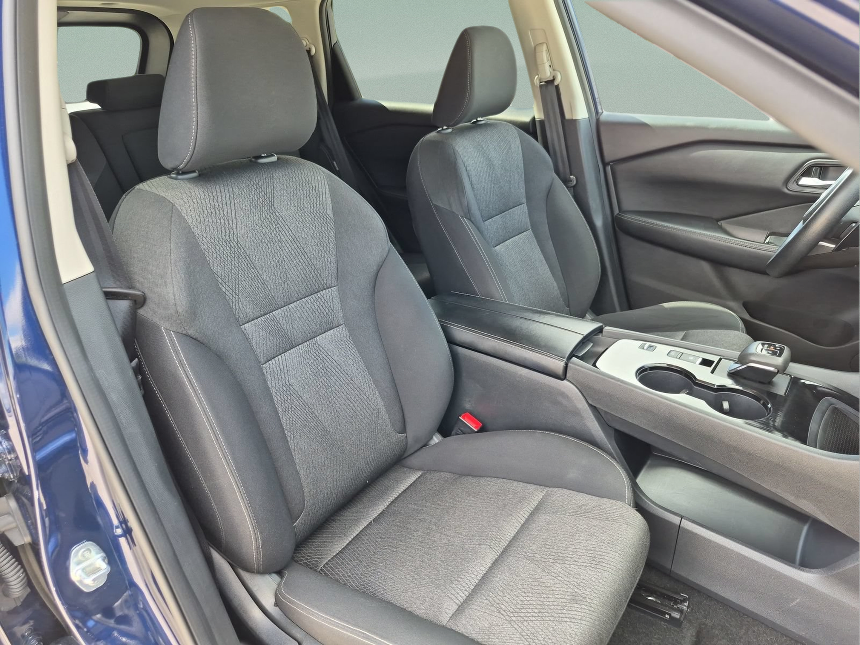Used 2024 Nissan Rogue SV FWD image 19