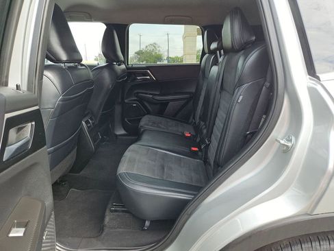 Used 2025 Mitsubishi Outlander SE AWD/4WD image 17