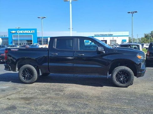 Used 2024 Chevrolet Silverado 1500 Custom Trail Boss w/ LPO, Dark Essentials Package image 8