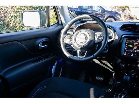 Used 2023 Jeep Renegade Latitude w/ Premium Group image 13