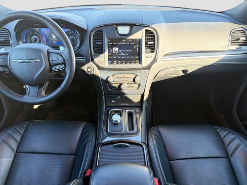 Used 2023 Chrysler 300 C image 18