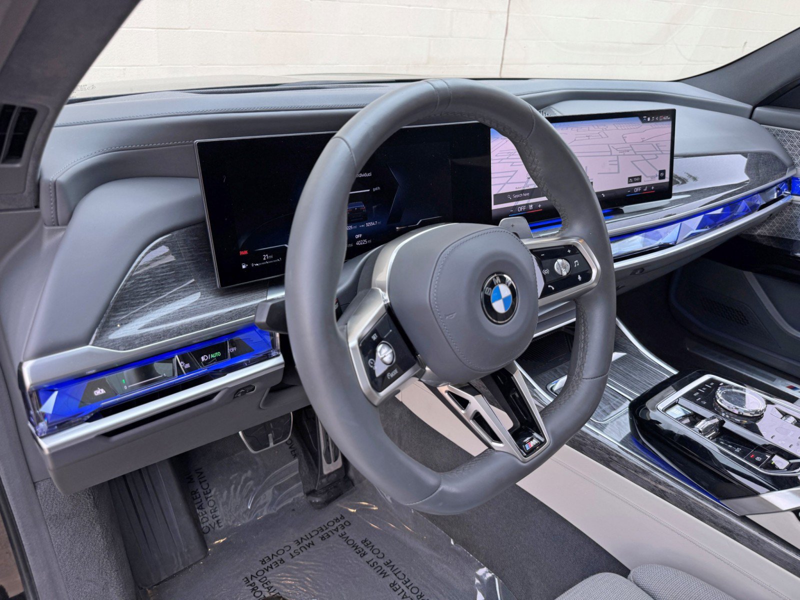 Used 2023 BMW 760i xDrive AWD/4WD image 15