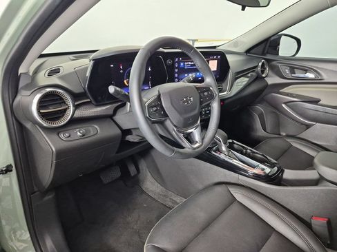 Used 2025 Chevrolet Trax ACTIV w/ Driver Confidence Package FWD image 18