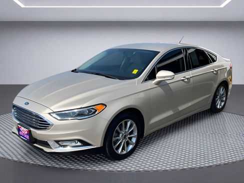 Used 2017 Ford Fusion SE FWD image 1