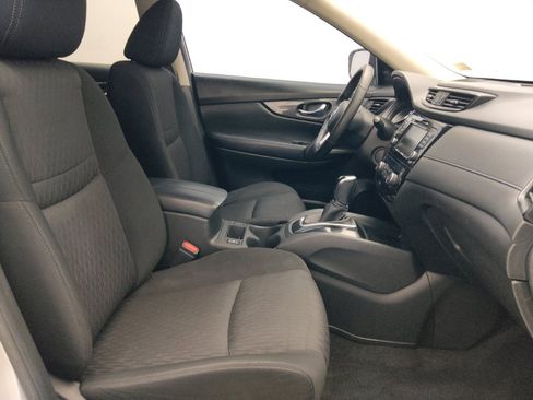 Used 2020 Nissan Rogue SV FWD image 21
