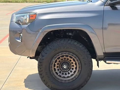 Used 2020 Toyota 4Runner SR5 Premium w/ Moonroof Package AWD/4WD image 5