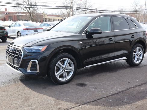 Used 2023 Audi Q5 e Premium w/ Convenience Package image 1