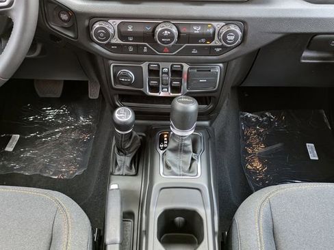 New 2025 Jeep Gladiator Sport image 19