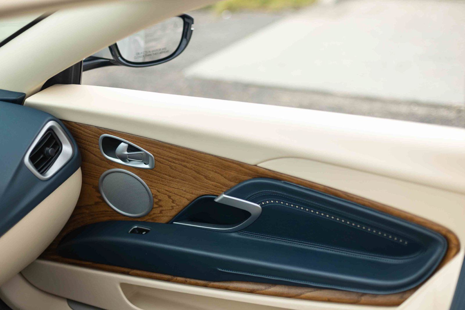 Used 2019 Aston Martin DB11 Volante RWD image 23