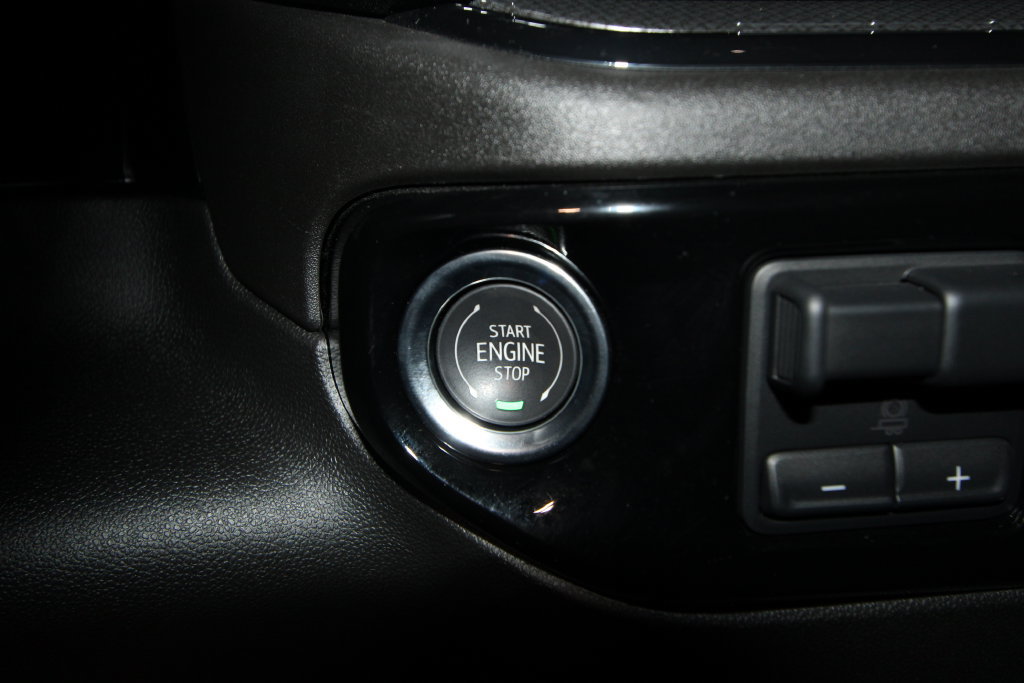 Used 2025 Chevrolet Silverado 2500 ZR2 w/ Technology Package AWD/4WD image 14