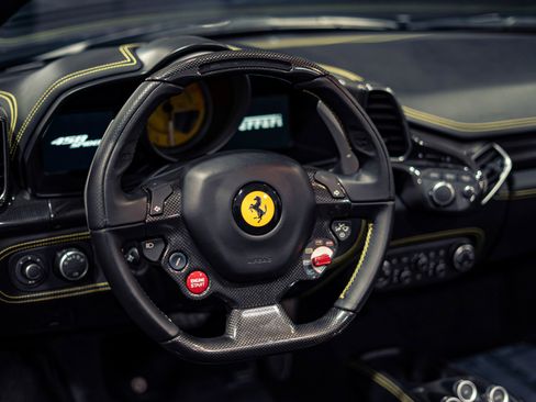 Used 2015 Ferrari 458 Spider RWD image 27