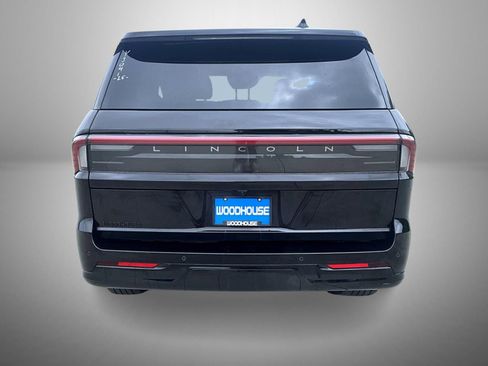 Used 2025 Lincoln Navigator Reserve AWD/4WD image 6