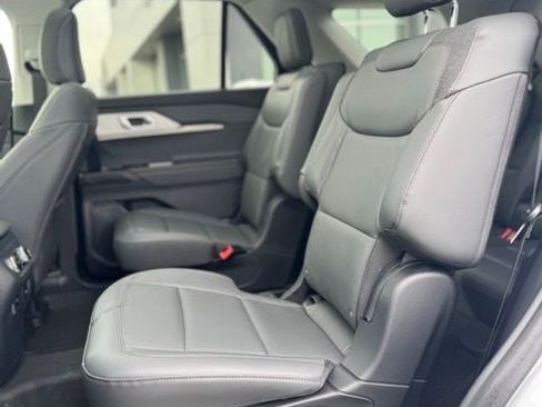 Used 2026 Ford Explorer Active w/ Active Comfort Package image 24