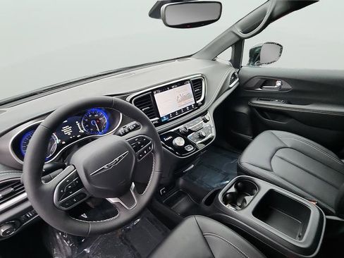 New 2026 Chrysler Pacifica Select image 17