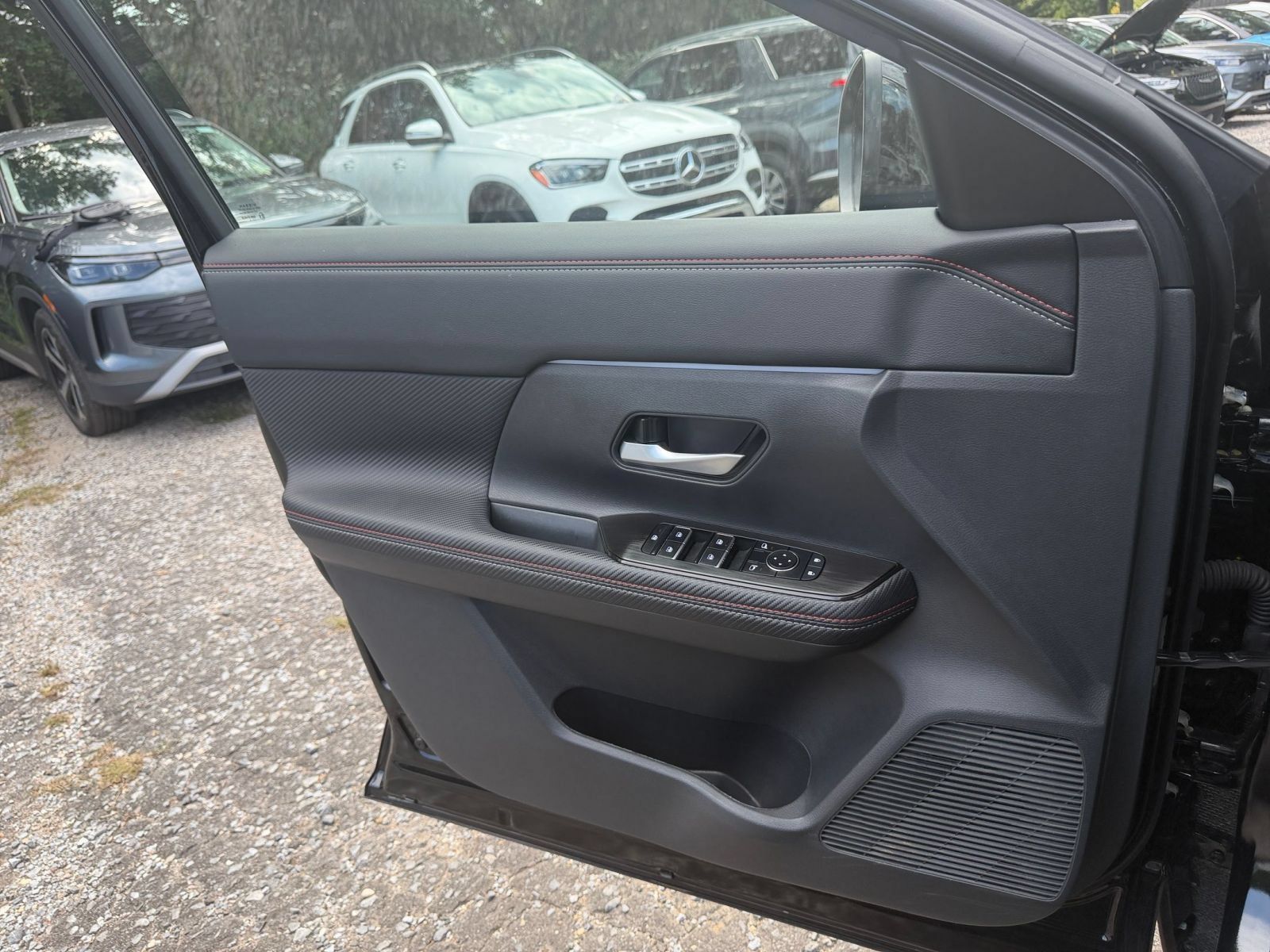 Used 2026 Nissan Kicks SR FWD image 18