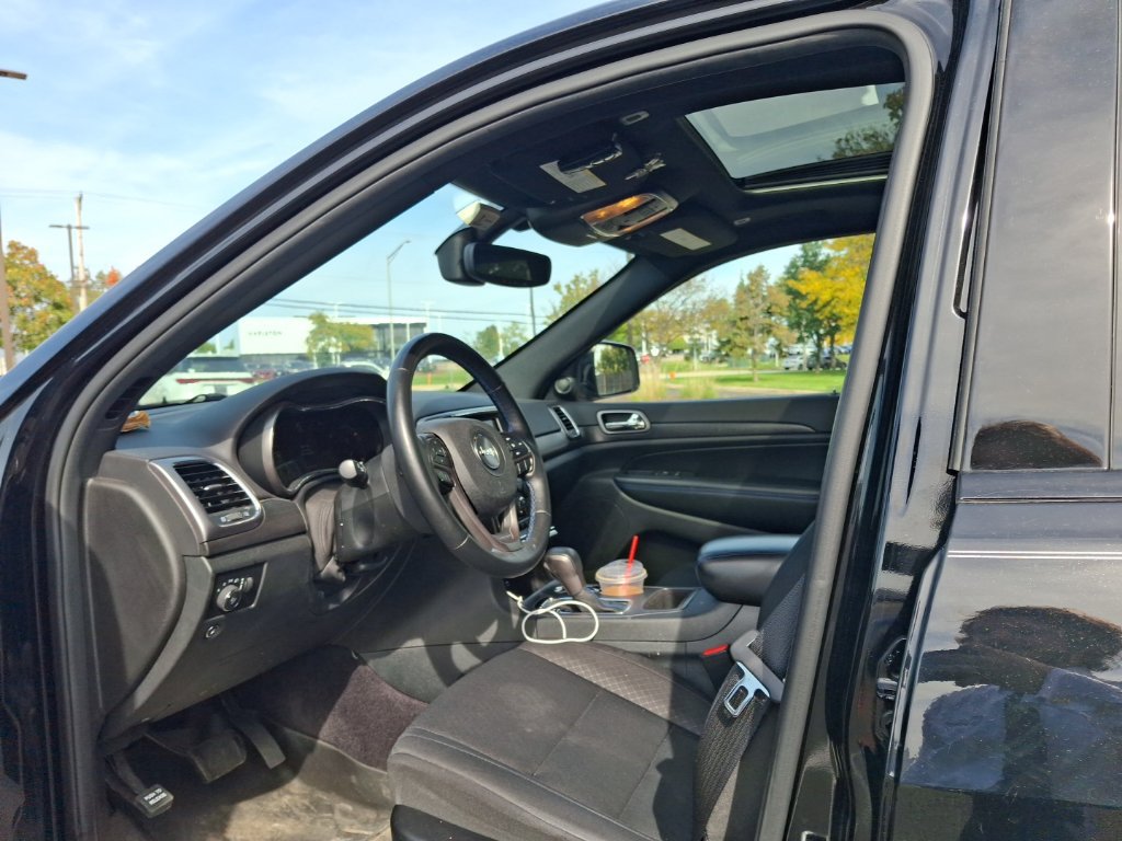 Used 2018 Jeep Grand Cherokee Laredo AWD/4WD image 7