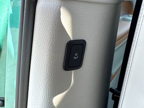 New 2025 Volkswagen ID. Buzz Pro S Plus image 31