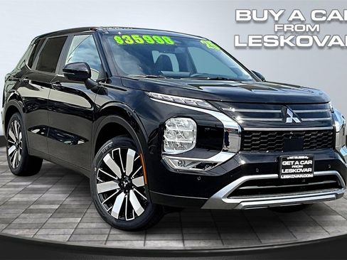 New 2025 Mitsubishi Outlander SE image 1