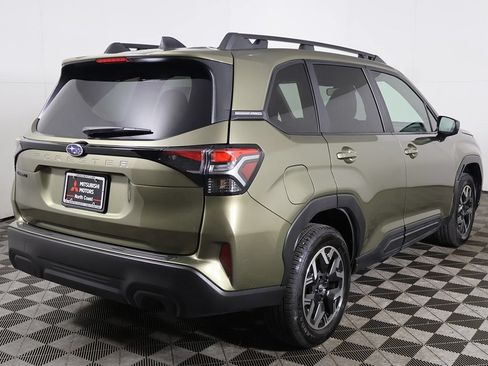 Used 2025 Subaru Forester Premium AWD/4WD image 9
