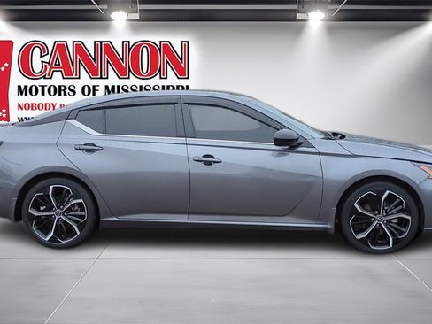 Used 2023 Nissan Altima 2.5 SR w/ SR Premium Package image 4