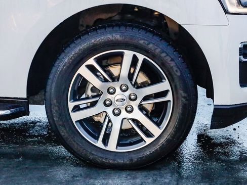 Used 2023 Ford Expedition Limited image 11