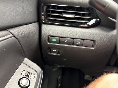 Used 2024 Nissan Sentra SV FWD image 18