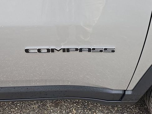 Used 2023 Jeep Compass Latitude AWD/4WD image 31