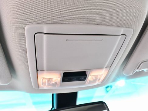 Used 2017 Ford Explorer Platinum image 36