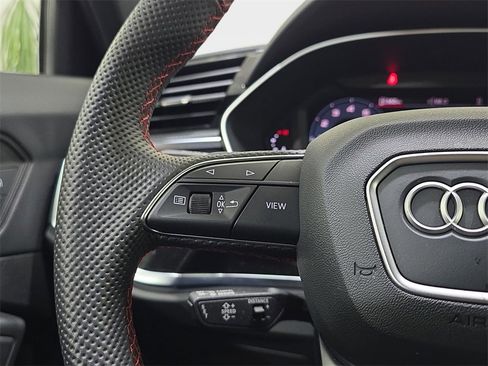 Certified 2025 Audi Q3 2.0T Premium Plus w/ Premium Plus Package image 20