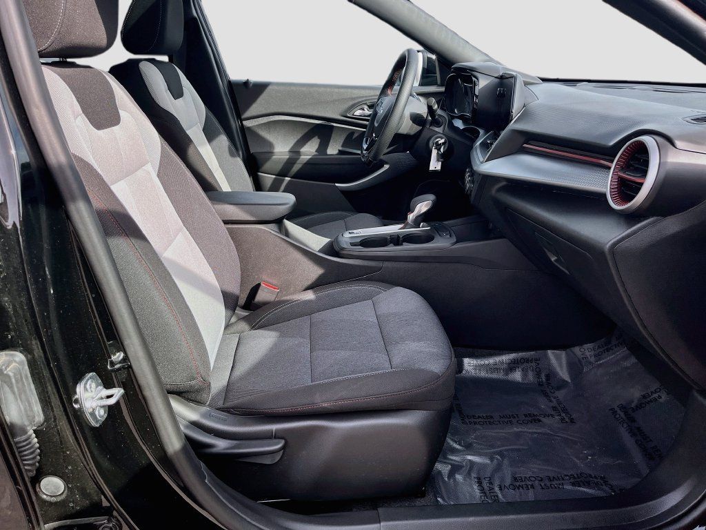 Used 2026 Chevrolet Trax RS w/ Sunroof Package FWD image 26
