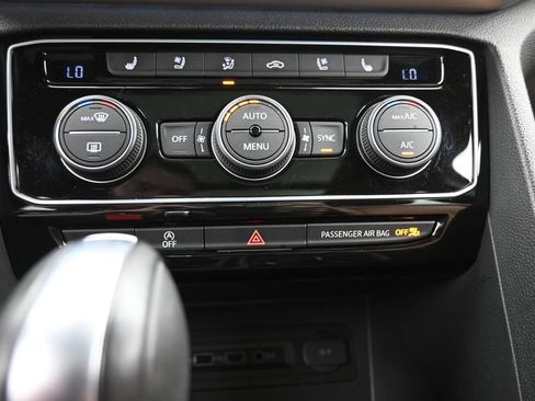 Used 2020 Volkswagen Atlas Cross Sport SEL Premium AWD/4WD image 21
