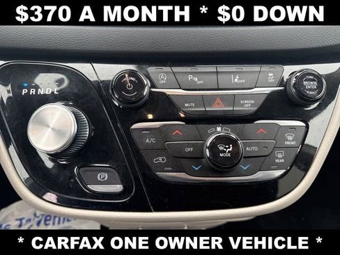 Used 2023 Chrysler Pacifica Touring-L image 33