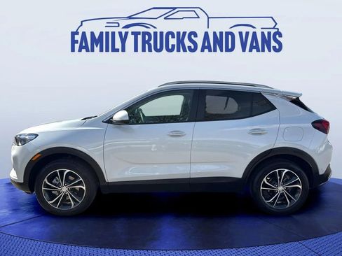 Used 2021 Buick Encore GX Select image 2