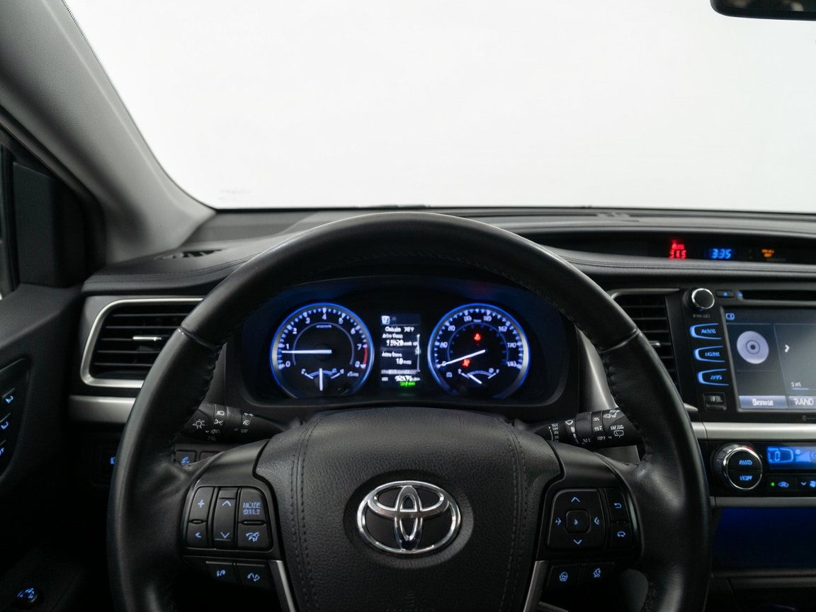 Used 2019 Toyota Highlander Limited FWD image 7
