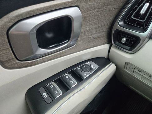 Certified 2023 Kia Sorento EX w/ Panoramic Sunroof Package image 21