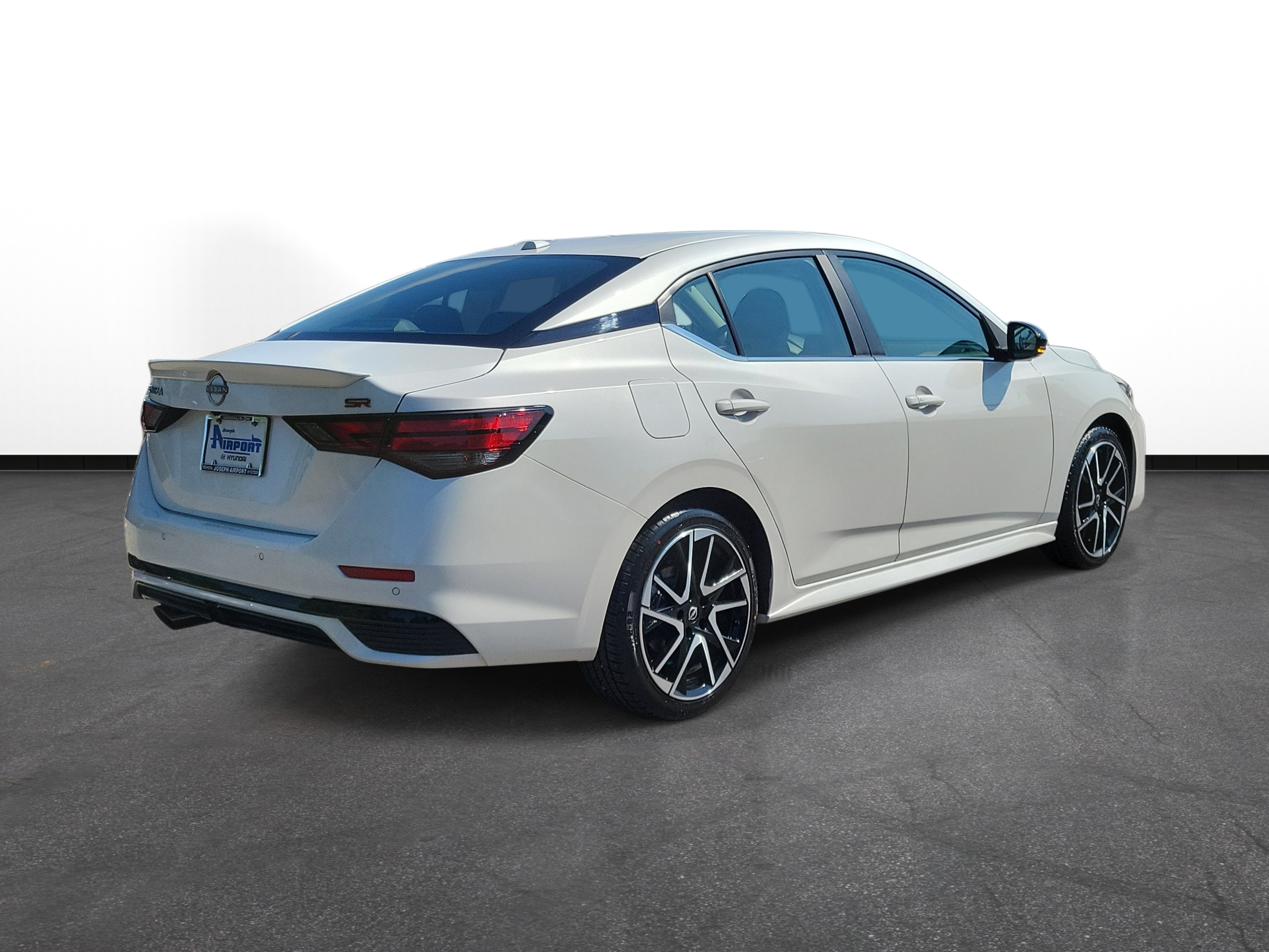 Used 2024 Nissan Sentra SR FWD image 4