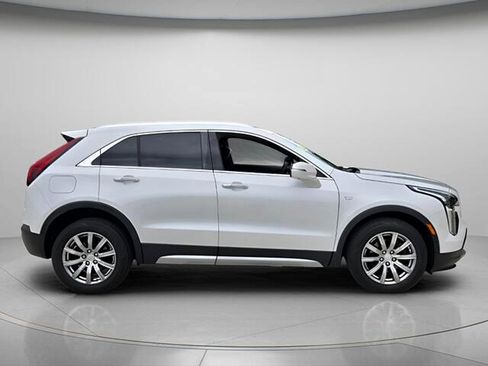 Used 2022 Cadillac XT4 Premium Luxury w/ Enhanced Visibility Package FWD image 5