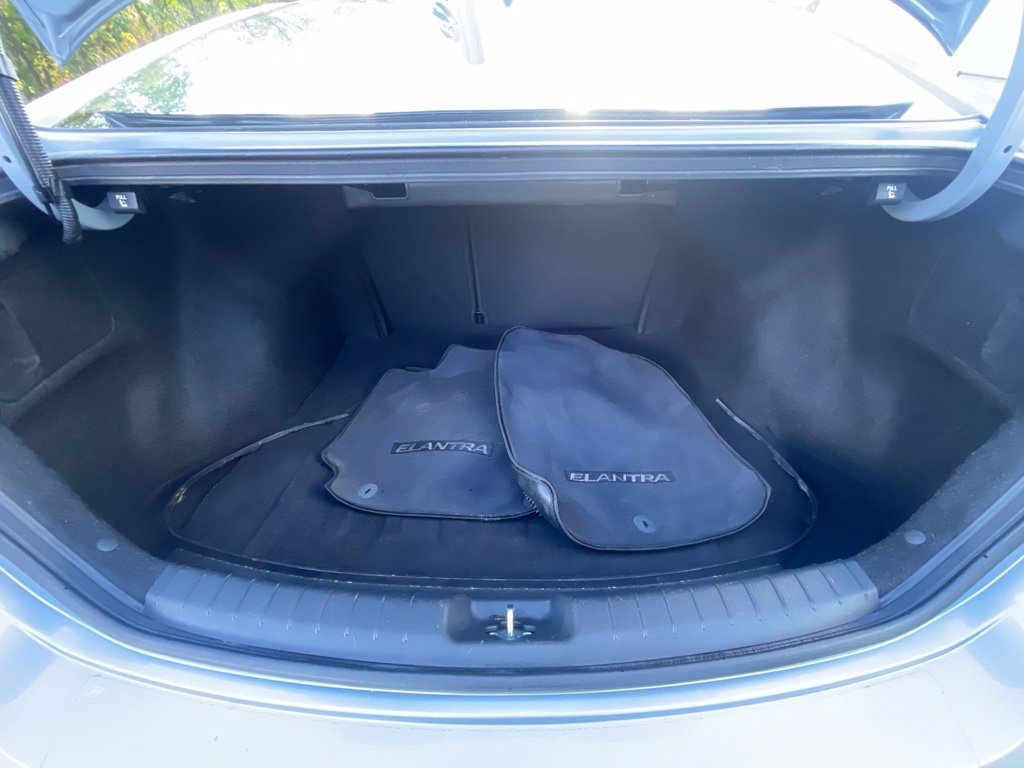 Used 2017 Hyundai Elantra SE FWD image 23