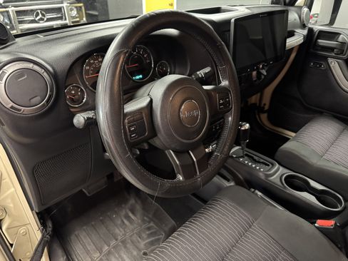 Used 2011 Jeep Wrangler Unlimited Sport image 10