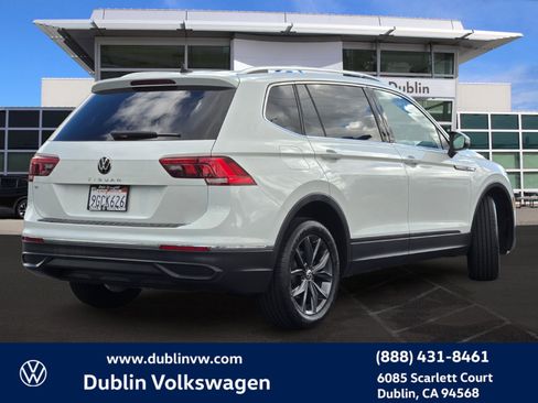 Certified 2023 Volkswagen Tiguan SE w/ Panoramic Sunroof Package image 4