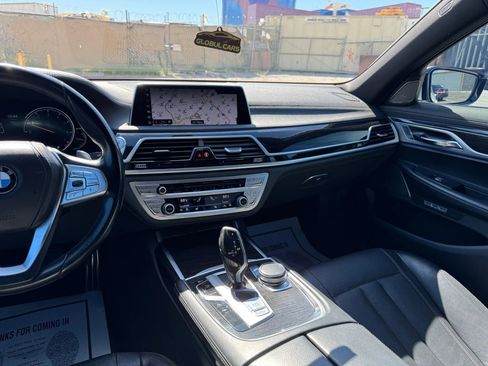 Used 2018 BMW 740i image 23