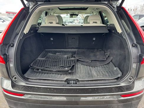 Used 2018 Volvo XC60 T5 Momentum w/ Vision Package image 22
