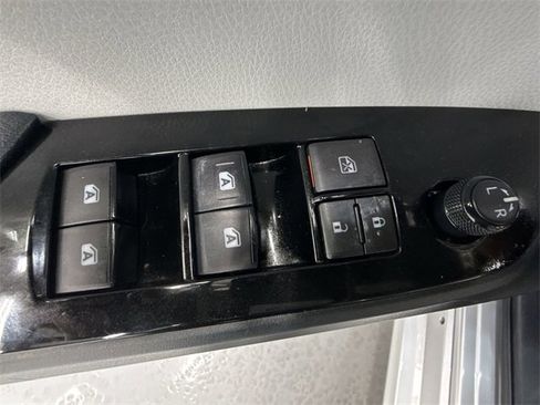 Used 2018 Toyota Prius Four image 13