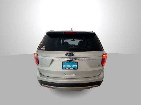 Used 2017 Ford Explorer XLT w/ Equipment Group 202A image 7