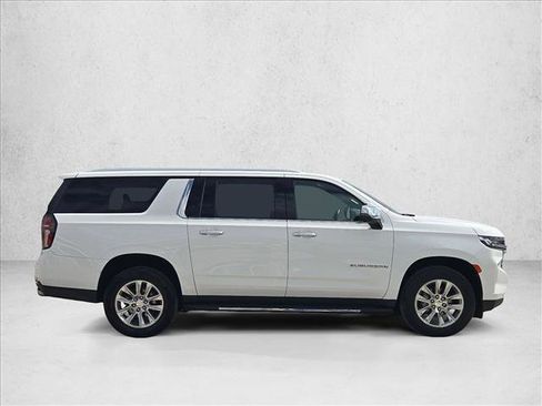 Used 2023 Chevrolet Suburban Premier image 4